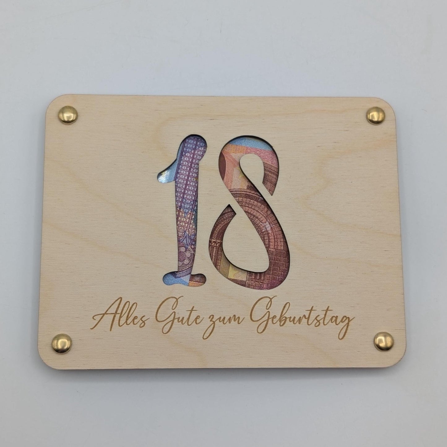 Personalisiertes Geschenk zum 18. Geburtstag – Hochwertige Holzkarte mit Gravur, perfekt als Geldgeschenk oder Gutscheinhalter. Individuell mit Name, Datum oder persönlicher Widmung gestaltbar. Ein besonderes Erinnerungsstück zum Erwachsenwerden!