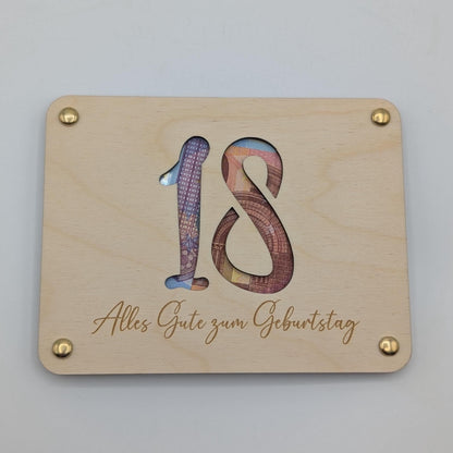 Personalisiertes Geschenk zum 18. Geburtstag – Hochwertige Holzkarte mit Gravur, perfekt als Geldgeschenk oder Gutscheinhalter. Individuell mit Name, Datum oder persönlicher Widmung gestaltbar. Ein besonderes Erinnerungsstück zum Erwachsenwerden!