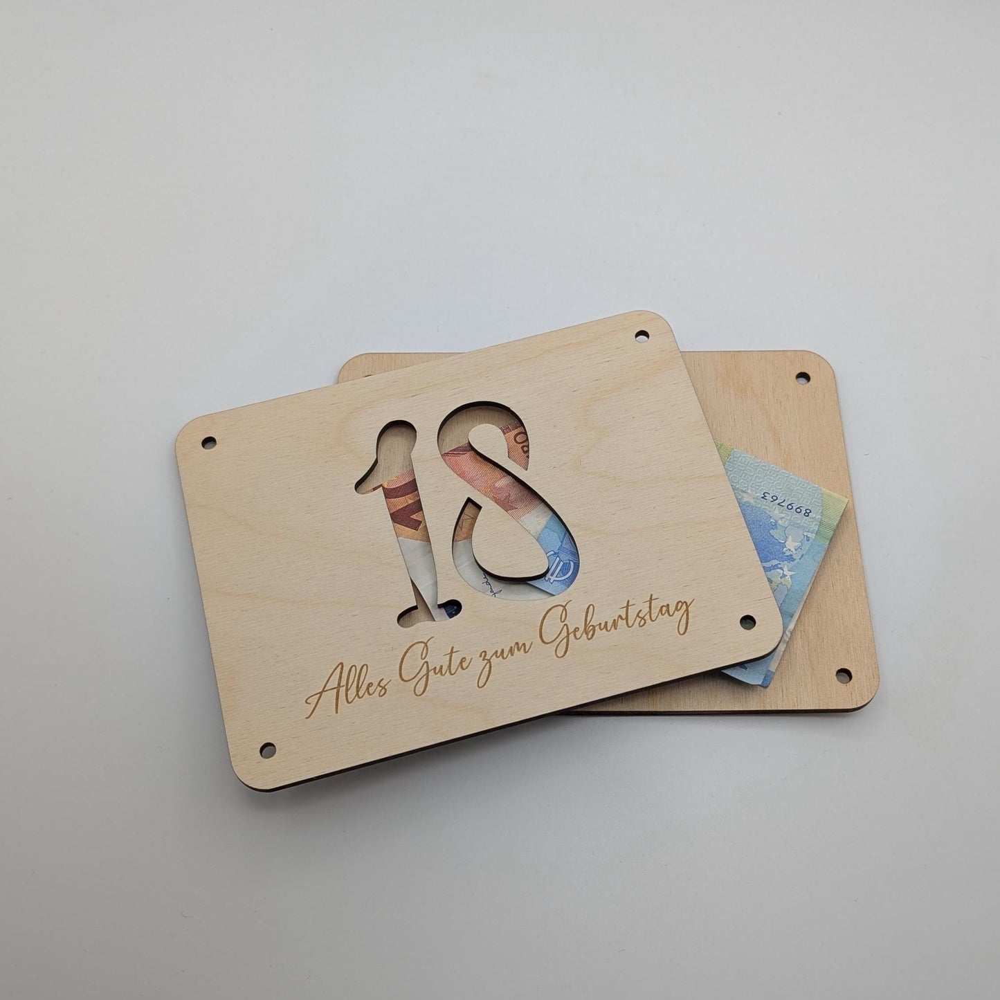 Personalisiertes Geschenk zum 18. Geburtstag – Hochwertige Holzkarte mit Gravur, perfekt als Geldgeschenk oder Gutscheinhalter. Individuell mit Name, Datum oder persönlicher Widmung gestaltbar. Ein besonderes Erinnerungsstück zum Erwachsenwerden!