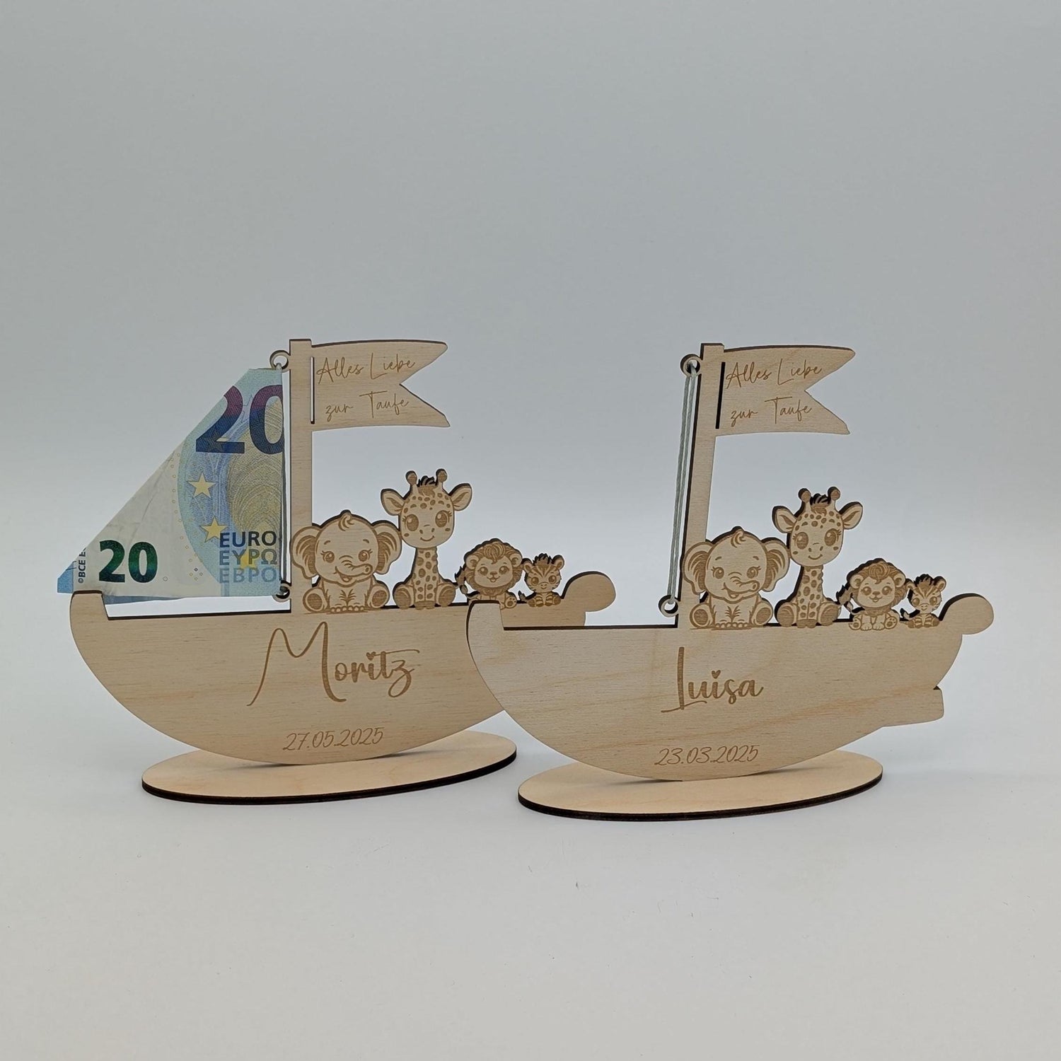 Personalisierbares Holzboot als einzigartiges Geldgeschenk zur Geburt oder Taufe. Mit individueller Gravur von Name, Anlass und optionalem Datum. Dekoratives Andenken aus unbehandeltem Birkenholz, ca. 17 cm x 14,4 cm groß. Perfekt als kreative Geschenkidee für Babys und Kinderzimmer-Deko.