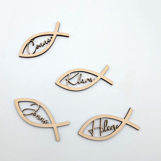 Personalisierte Fisch-Namensschilder aus 3 mm Birkenholz mit Namen – ideal für Konfirmation, Kommunion oder Taufe als Platzkarte und Gastgeschenk