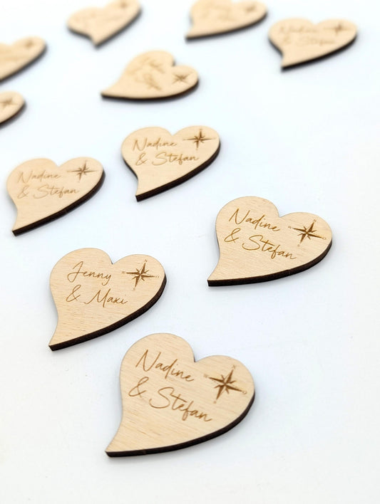 Namensschilder Herz, Tischdeko, Platzkarten für Gäste zur Hochzeit aus Holz mit Lasergravur
