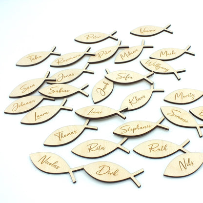 Personalisierte Fisch-Namensschilder aus 3 mm Birkenholz mit Namensgravur – ideal für Konfirmation, Kommunion oder Taufe als Platzkarte und Gastgeschenk