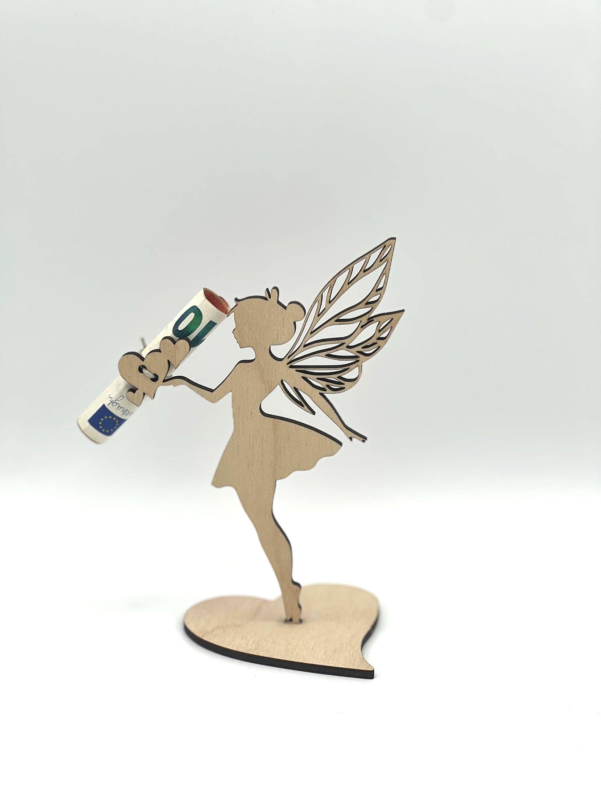 geldgeschenk Fee, zum Geburtstag als personalisiertes Geschenk. Geburtstagsgeschenk personalisiert mit Name, Jahreszahl, Elfe  Fee mit Herz Sockel