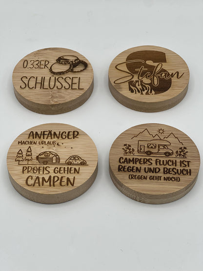 Flaschenöffner aus Holz, auf Wunsch personalisiert. 60mm Durchmesser mit Lasergravur