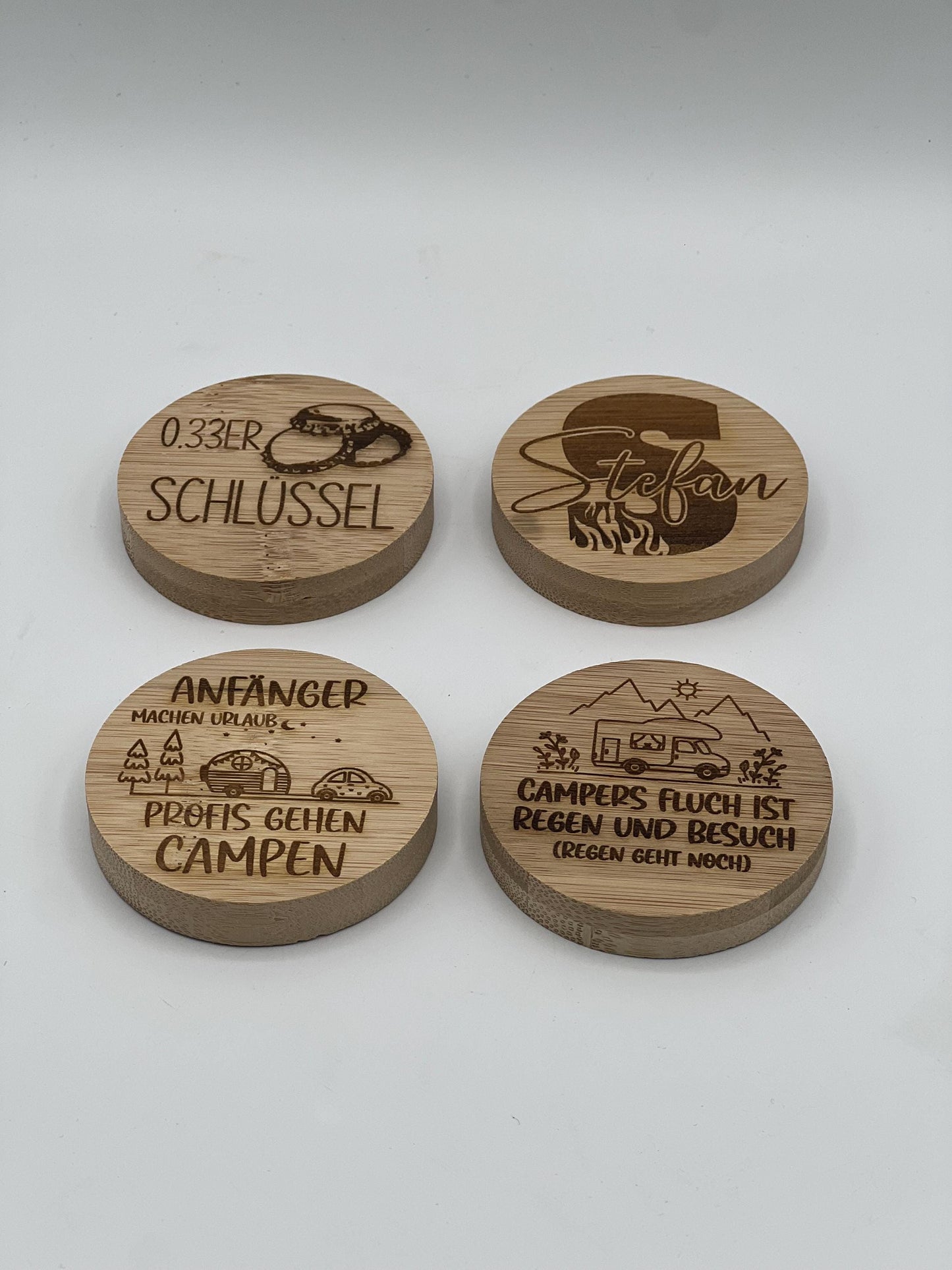 Flaschenöffner aus Holz, auf Wunsch personalisiert. 60mm Durchmesser mit Lasergravur