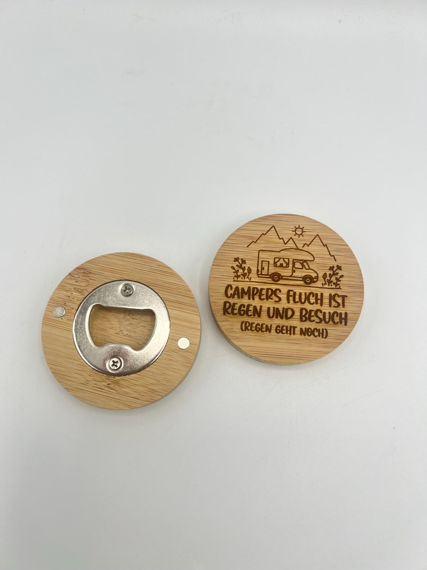 Flaschenöffner aus Holz, auf Wunsch personalisiert. 60mm Durchmesser mit Lasergravur