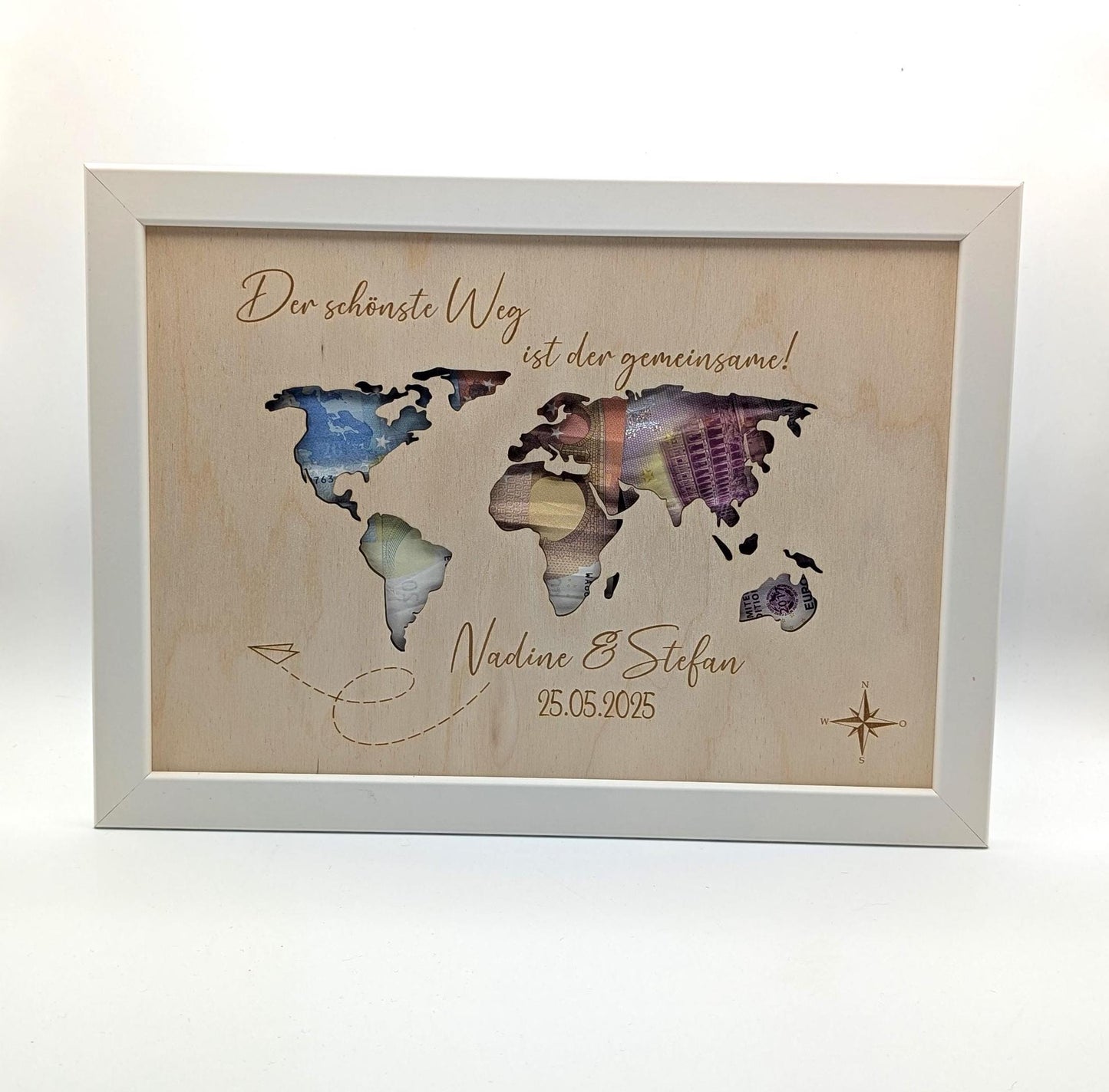 Geldgeschenk Weltkarte im Bilderrahmen, personalisierte Geschenkidee für das Brautpaar, Hochzeitsgeschenk aus Holz personalisiert