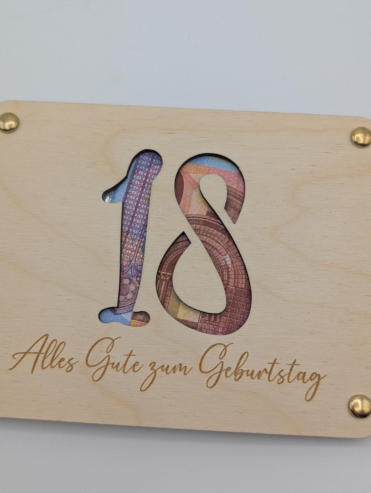 Personalisiertes Geschenk zum 18. Geburtstag – Hochwertige Holzkarte mit Gravur, perfekt als Geldgeschenk oder Gutscheinhalter. Individuell mit Name, Datum oder persönlicher Widmung gestaltbar. Ein besonderes Erinnerungsstück zum Erwachsenwerden!