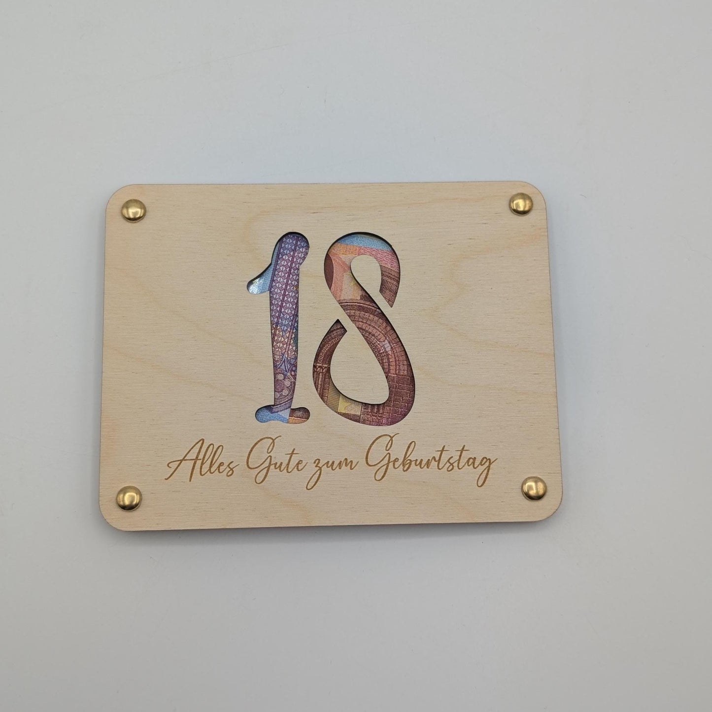 Personalisiertes Geschenk zum 18. Geburtstag – Hochwertige Holzkarte mit Gravur, perfekt als Geldgeschenk oder Gutscheinhalter. Individuell mit Name, Datum oder persönlicher Widmung gestaltbar. Ein besonderes Erinnerungsstück zum Erwachsenwerden!