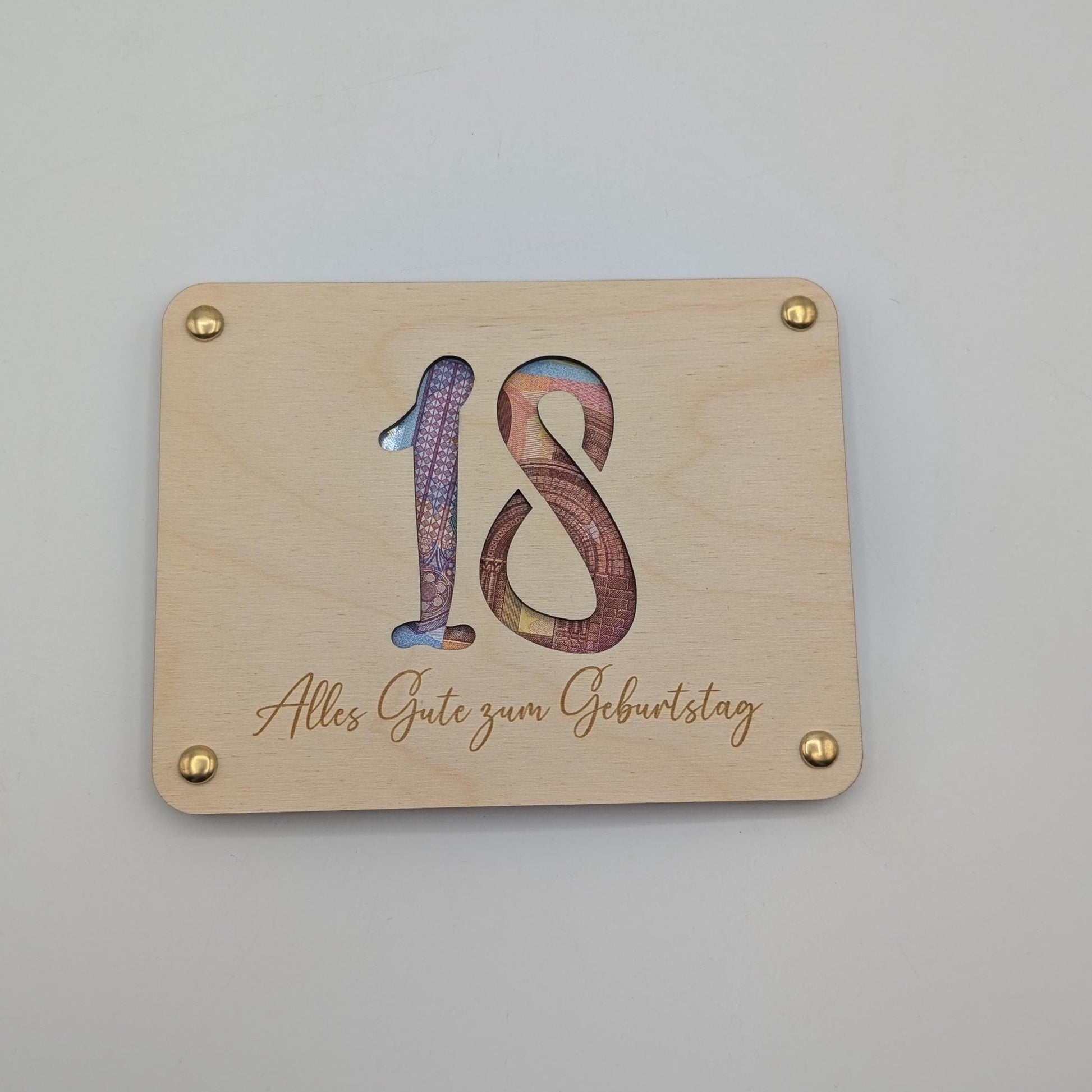Personalisiertes Geschenk zum 18. Geburtstag – Hochwertige Holzkarte mit Gravur, perfekt als Geldgeschenk oder Gutscheinhalter. Individuell mit Name, Datum oder persönlicher Widmung gestaltbar. Ein besonderes Erinnerungsstück zum Erwachsenwerden!