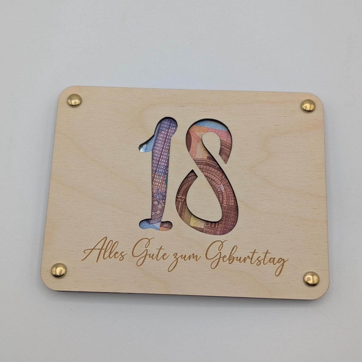 Personalisiertes Geschenk zum 18. Geburtstag – Hochwertige Holzkarte mit Gravur, perfekt als Geldgeschenk oder Gutscheinhalter. Individuell mit Name, Datum oder persönlicher Widmung gestaltbar. Ein besonderes Erinnerungsstück zum Erwachsenwerden!