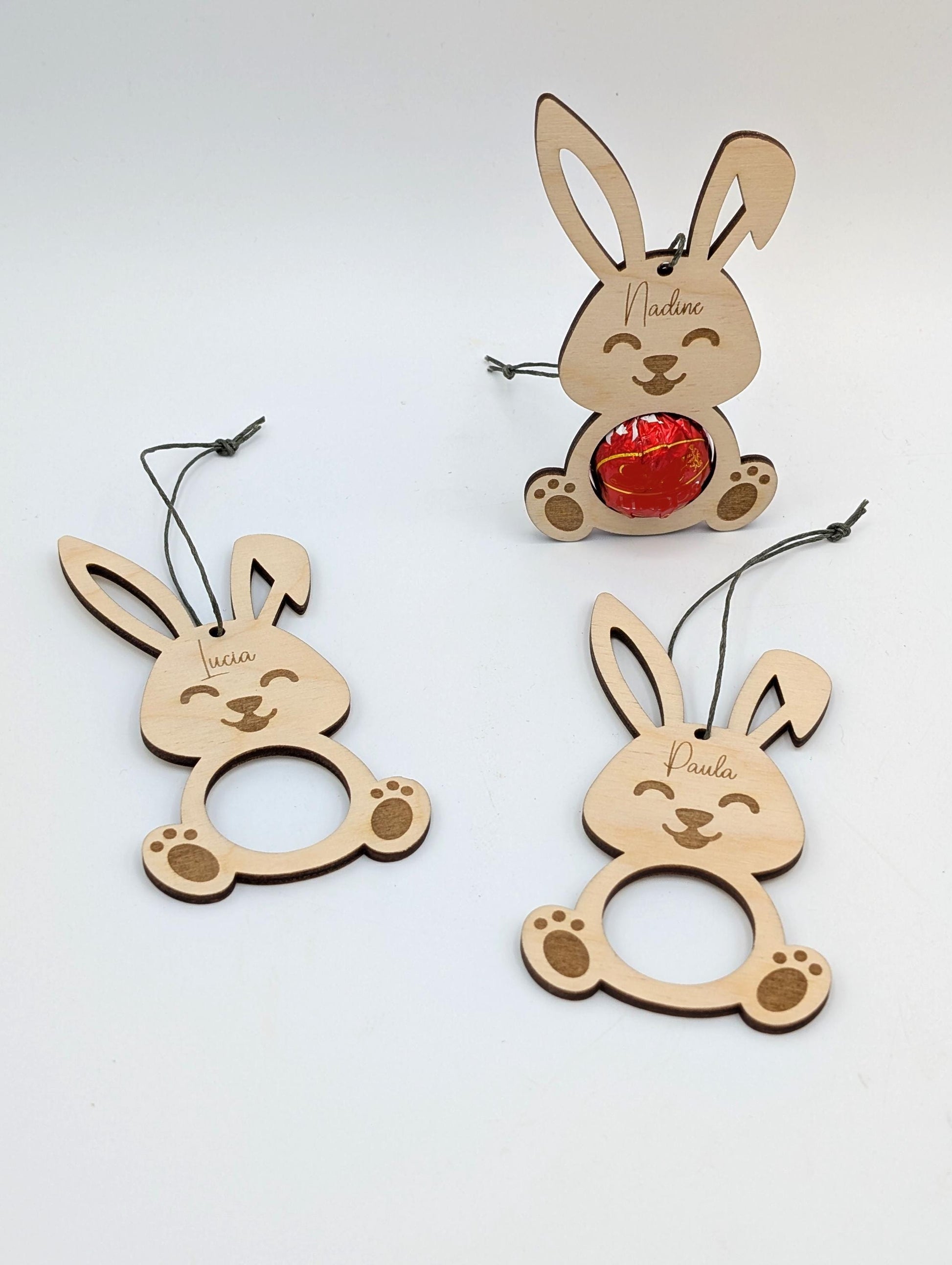 Geschenkanhänger zu Ostern aus Holz, Passend zu einer Lindor Kugel und Personalisiert