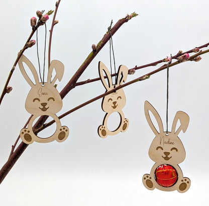 Geschenkanhänger zu Ostern aus Holz, Passend zu einer Lindor Kugel und Personalisiert