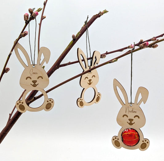 Geschenkanhänger zu Ostern aus Holz, Passend zu einer Lindor Kugel und Personalisiert