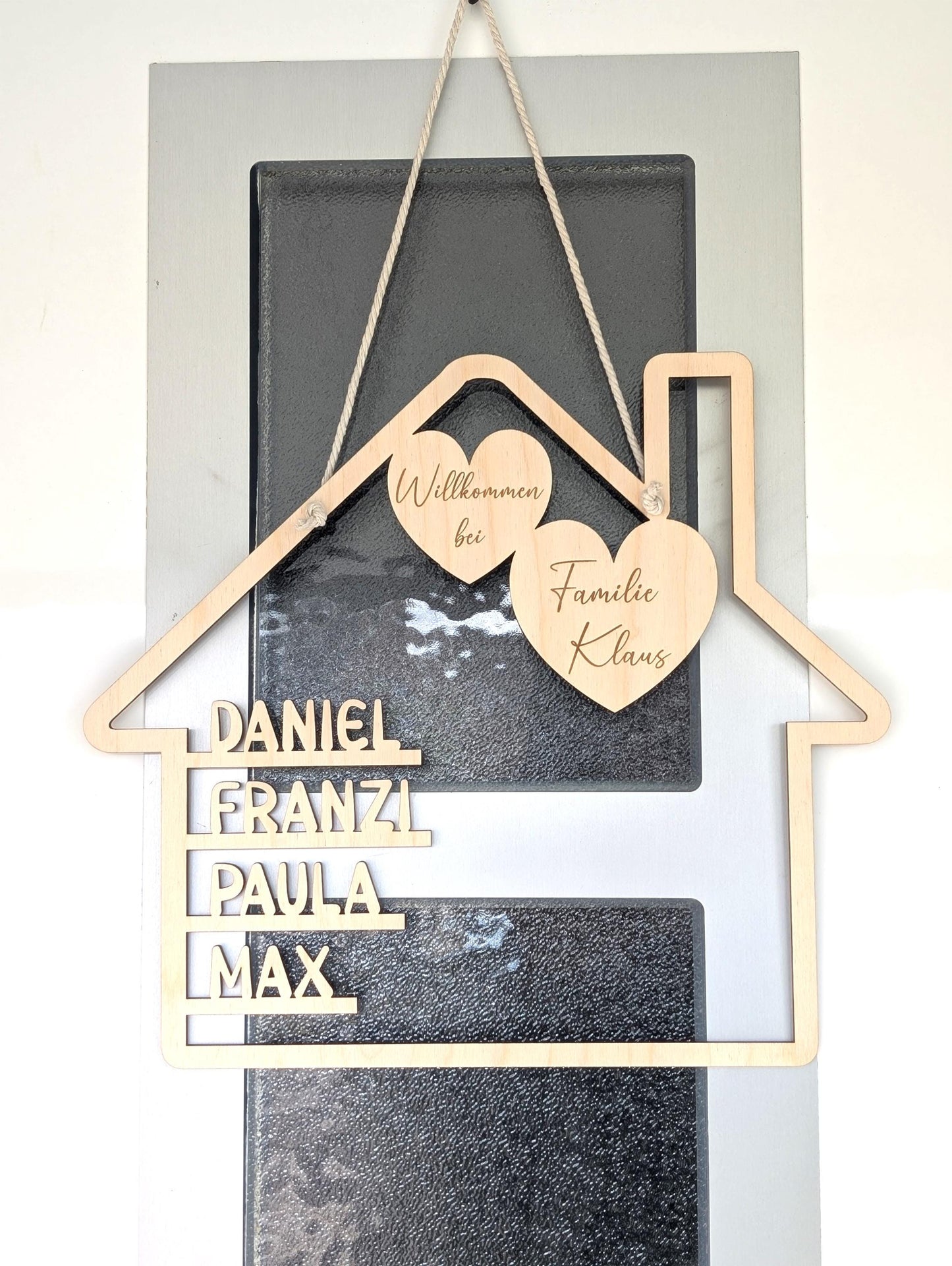Haus mit Namen personalisiert, Geschenk zum Einzug, Richtfest oder Hochzeit aus Birkenholz, Familiengeschenk als Türschild oder Wand-deko zum anhängen