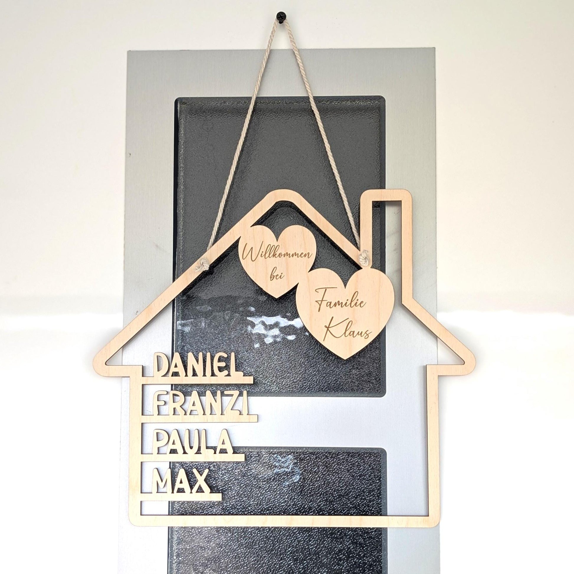 Haus mit Namen personalisiert, Geschenk zum Einzug, Richtfest oder Hochzeit aus Birkenholz, Familiengeschenk als Türschild oder Wand-deko zum anhängen