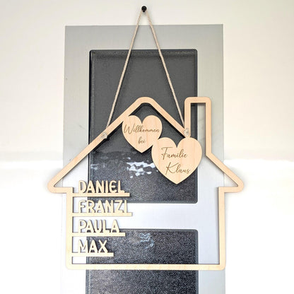 Haus mit Namen personalisiert, Geschenk zum Einzug, Richtfest oder Hochzeit aus Birkenholz, Familiengeschenk als Türschild oder Wand-deko zum anhängen