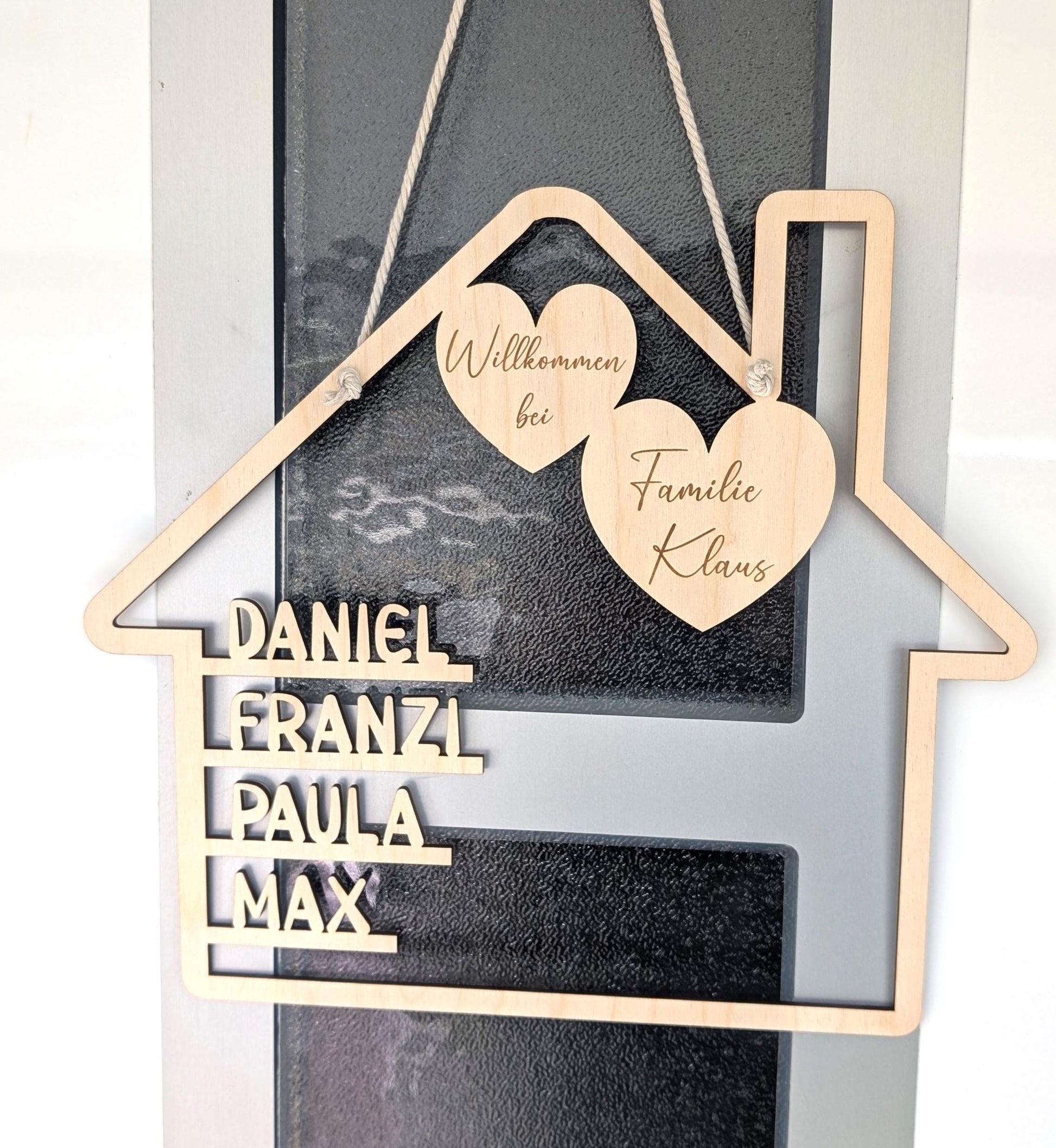 Haus mit Namen personalisiert, Geschenk zum Einzug, Richtfest oder Hochzeit aus Birkenholz, Familiengeschenk als Türschild oder Wand-deko zum anhängen
