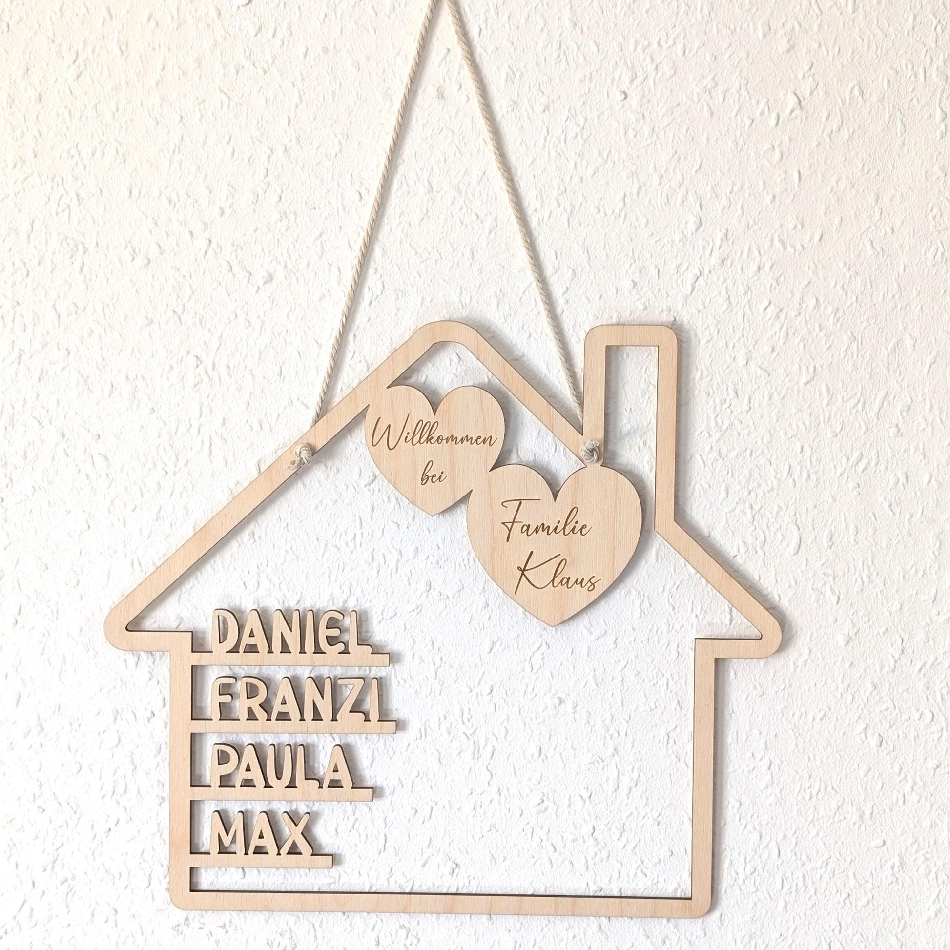 Haus mit Namen personalisiert, Geschenk zum Einzug, Richtfest oder Hochzeit aus Birkenholz, Familiengeschenk als Türschild oder Wand-deko zum anhängen