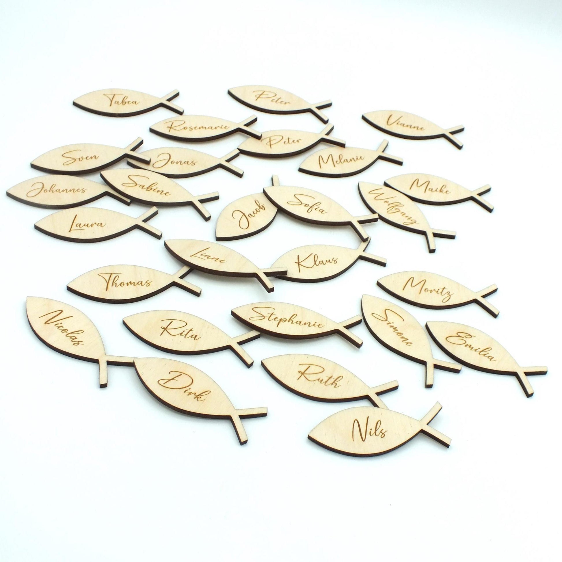 Personalisierte Fisch-Namensschilder aus 3 mm Birkenholz mit Namensgravur – ideal für Konfirmation, Kommunion oder Taufe als Platzkarte und Gastgeschenk