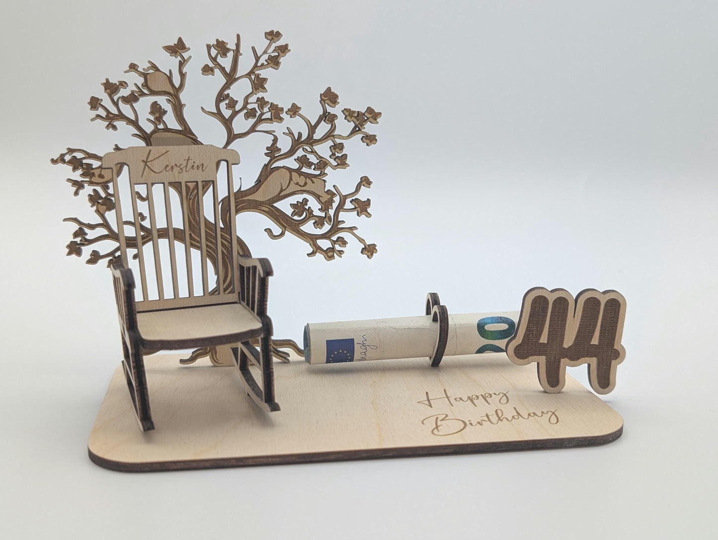 Geldgeschenk zum Geburtstag aus Holz, Schaukelstuhl mit Namen Baum und Personalisierung