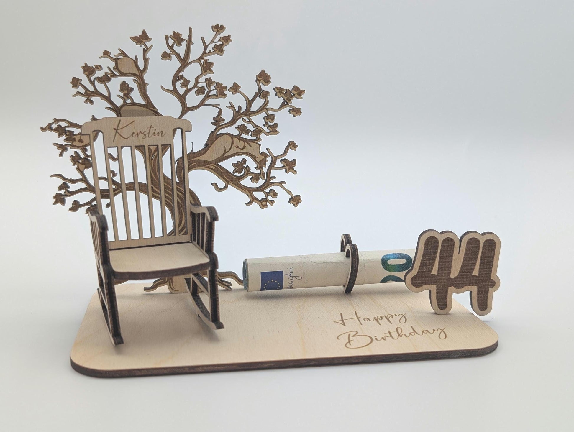Geldgeschenk zum Geburtstag aus Holz, Schaukelstuhl mit Namen Baum und Personalisierung