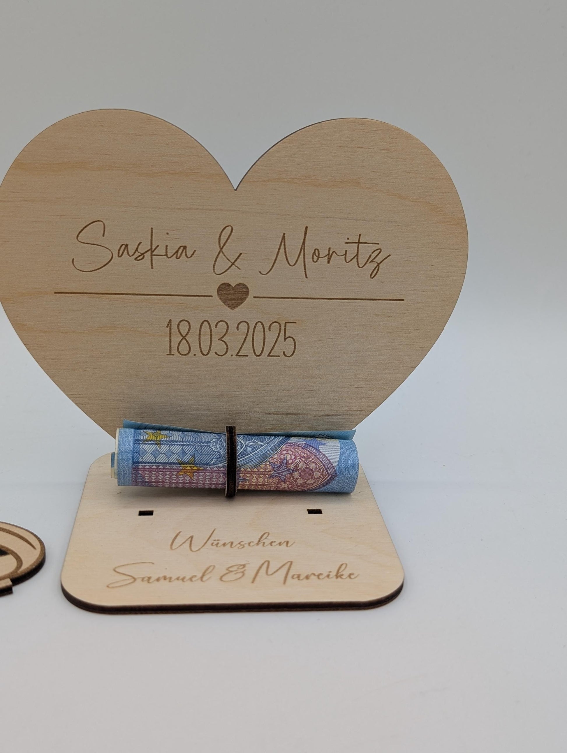 Geldgeschenk aus Holz zur Hochzeit, Personalisiert mit Namen und Datum