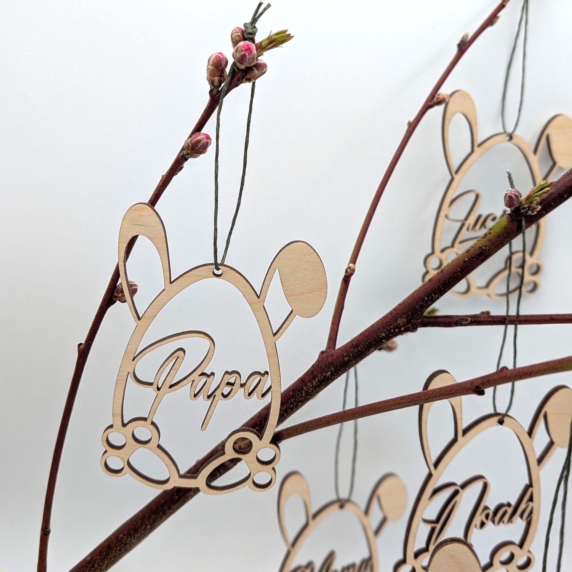 Ostereier aus Birkenholz, als Geschenkanhänger, Platzkarten oder als kleine Geschenkidee zu Ostern. Personalisiert mit Namen