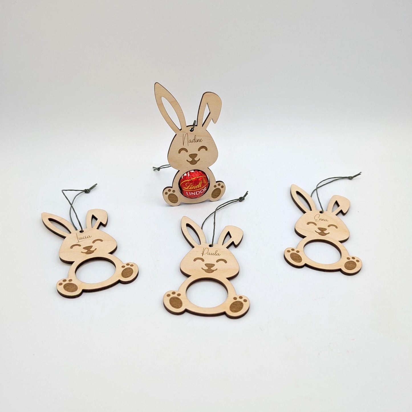 Geschenkanhänger zu Ostern aus Holz, Passend zu einer Lindor Kugel und Personalisiert