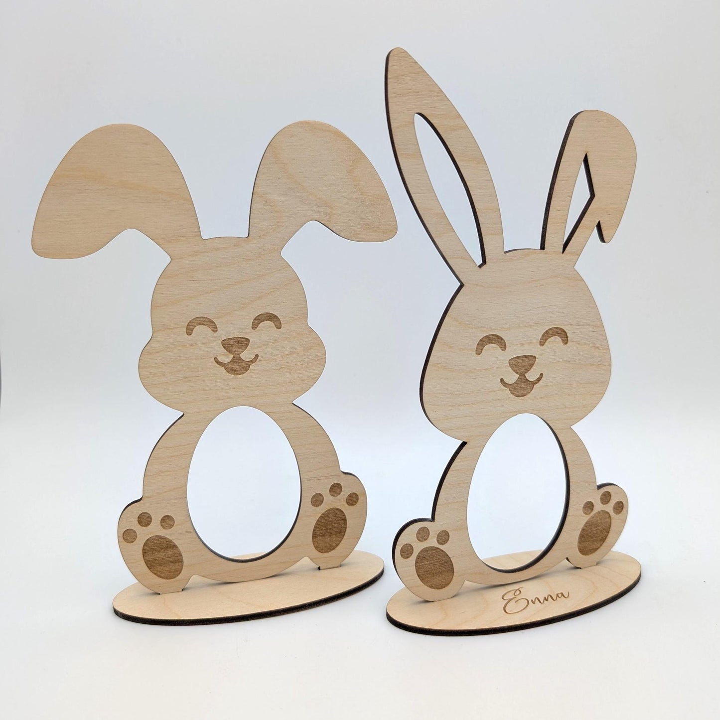 Osterhase aus Holz, in den Bauch passt ein Ü-ei hinein, Personalisiert für Kinder zu Ostern