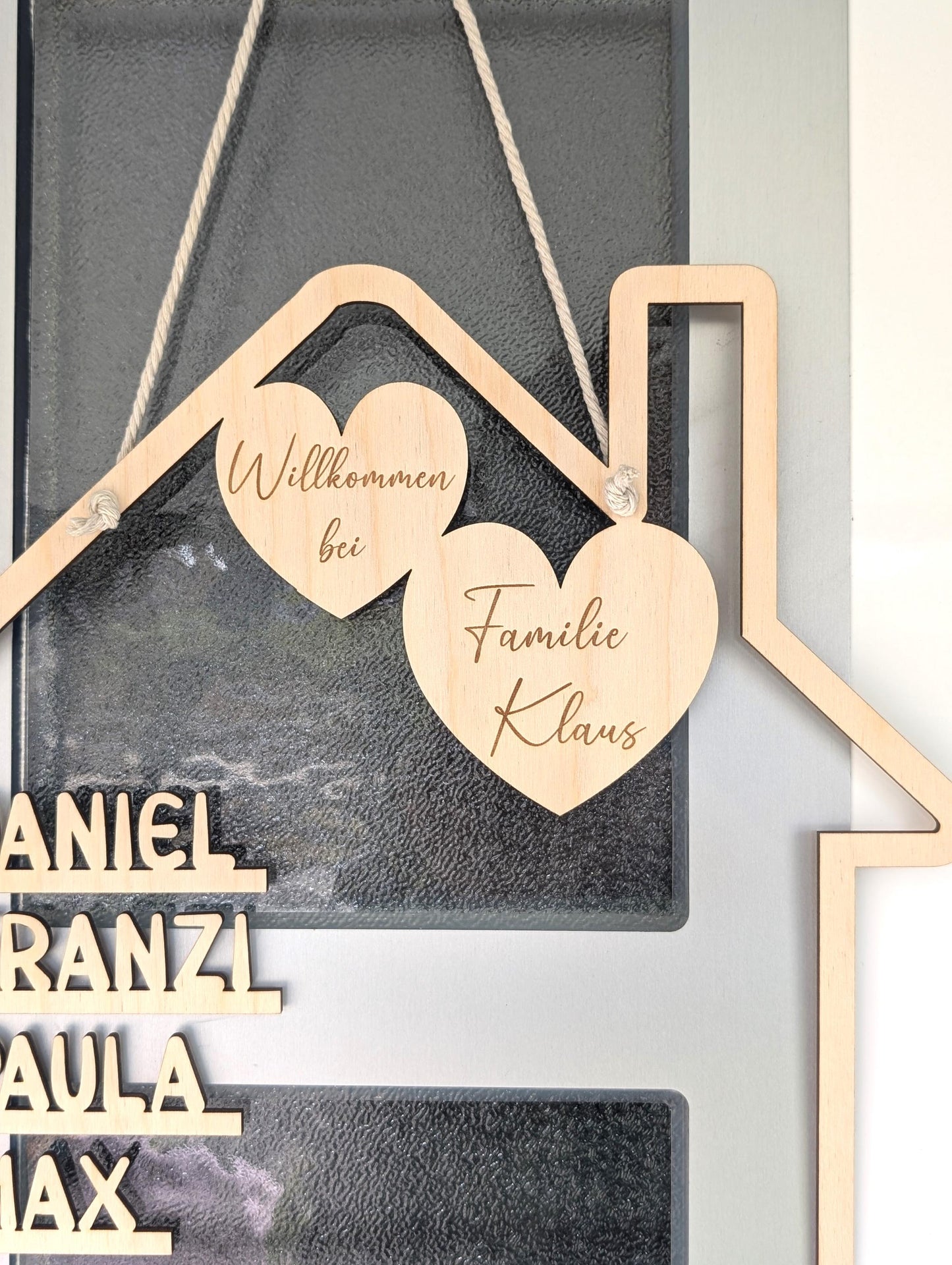 Haus mit Namen personalisiert, Geschenk zum Einzug, Richtfest oder Hochzeit aus Birkenholz, Familiengeschenk als Türschild oder Wand-deko zum anhängen
