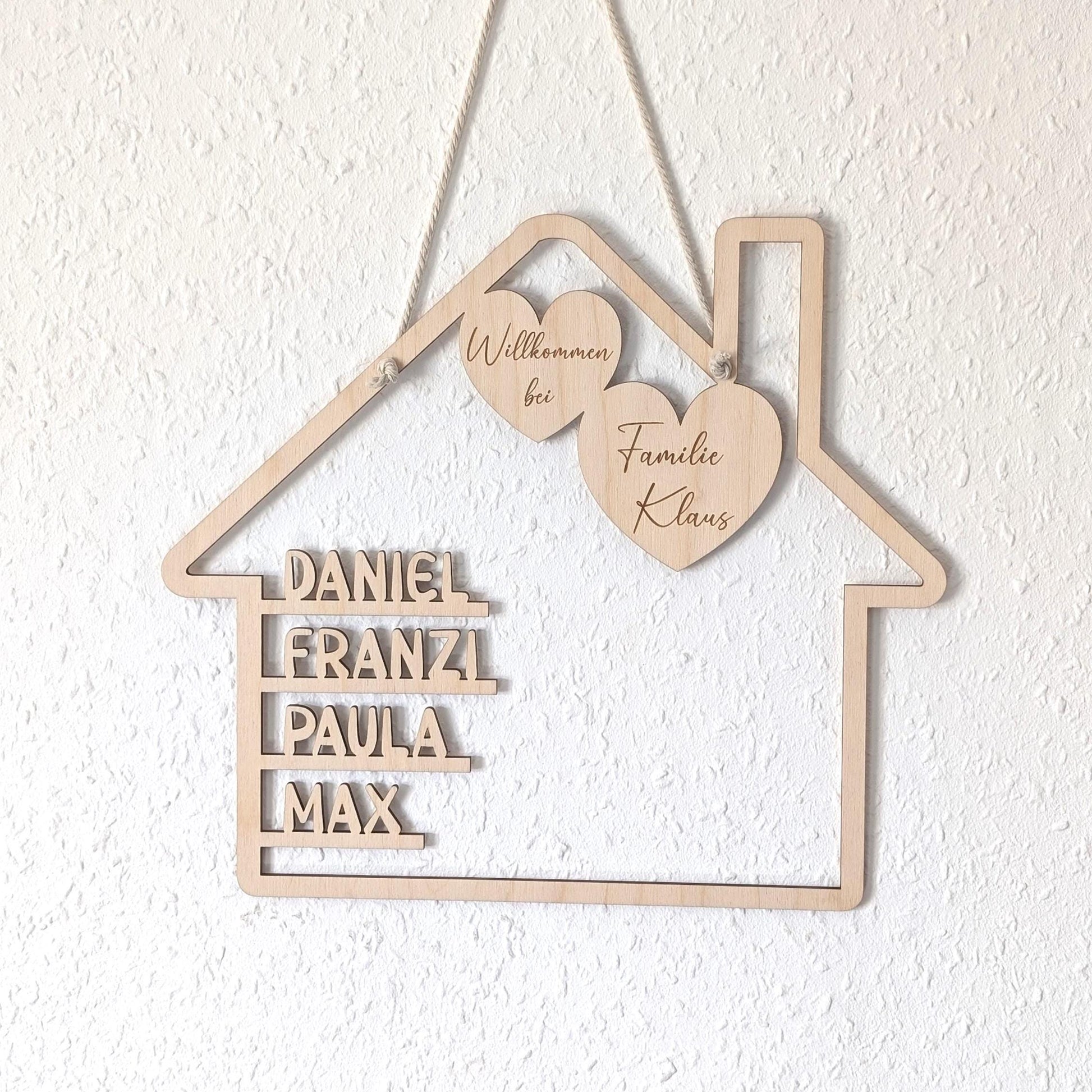 Haus mit Namen personalisiert, Geschenk zum Einzug, Richtfest oder Hochzeit aus Birkenholz, Familiengeschenk als Türschild oder Wand-deko zum anhängen