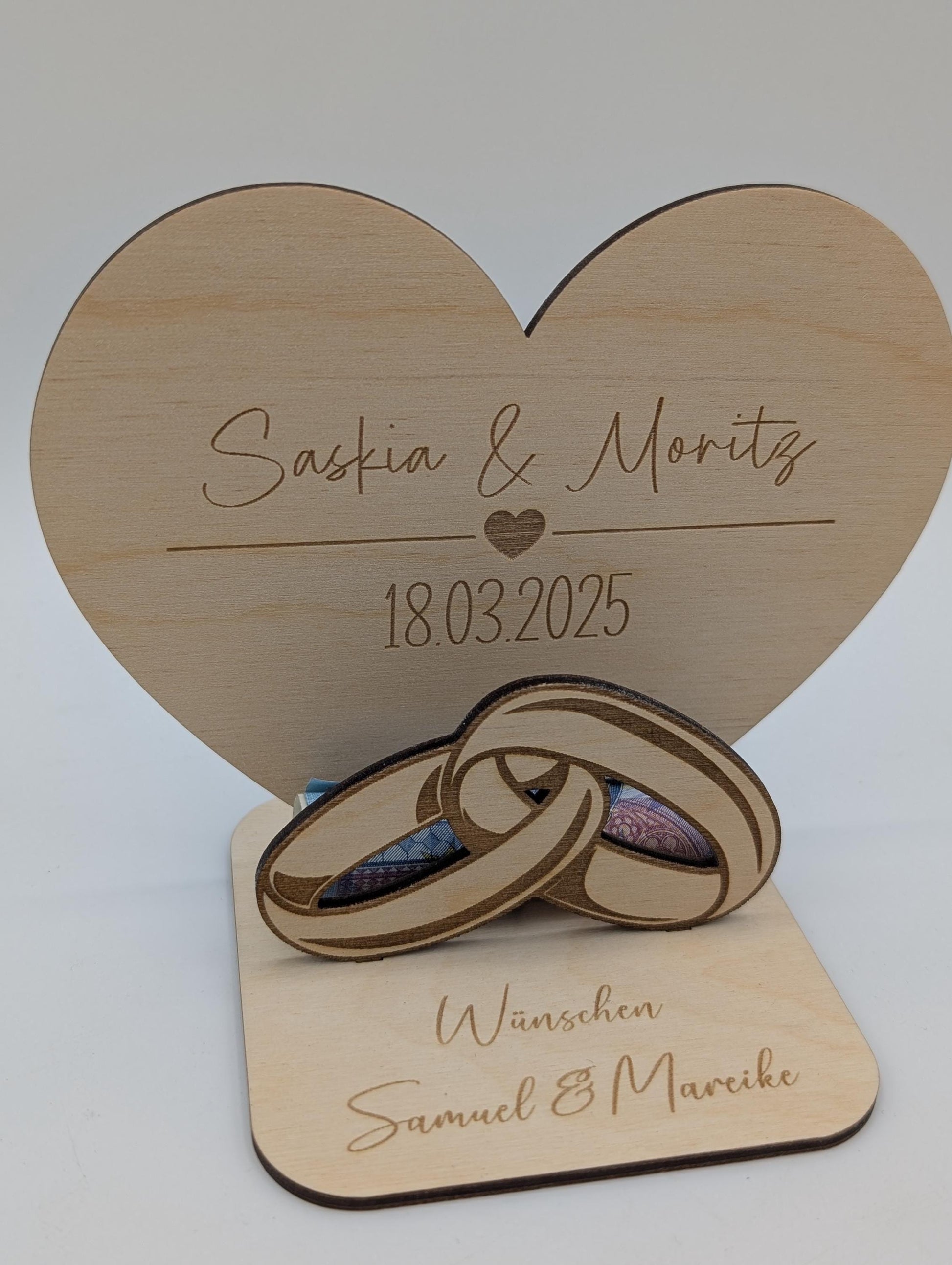 Geldgeschenk aus Holz zur Hochzeit, Personalisiert mit Namen und Datum