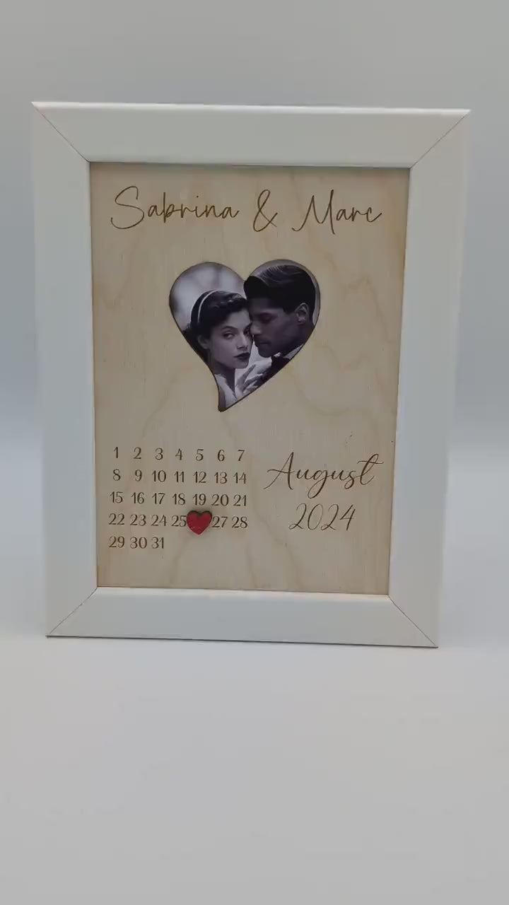Hochzeitsgeschenk im Bilderrahmen, Brautpaar im Herzausschnitt als Geschenk zur Hochzeit, Schöne Erinnerung zum Hochzeitstag