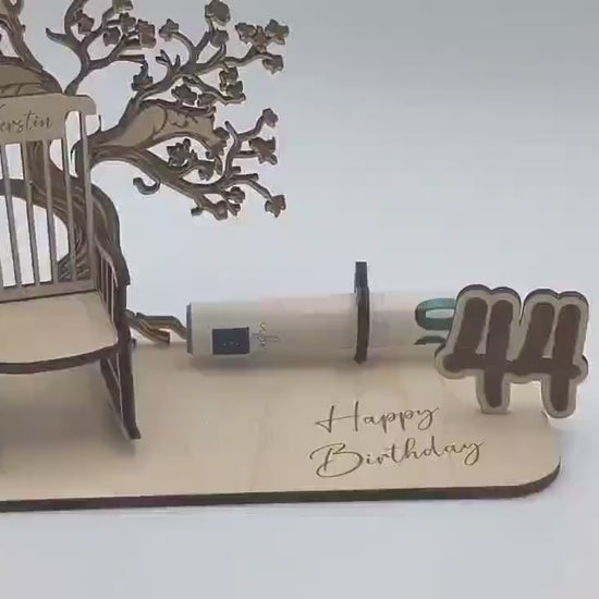 Geschenk zum Geburtstag Happy Birthday, Schaukelstuhl mit Baum Personalisierbar, als Geldgeschenk, Geschenkidee zur Rente oder Jubiläum