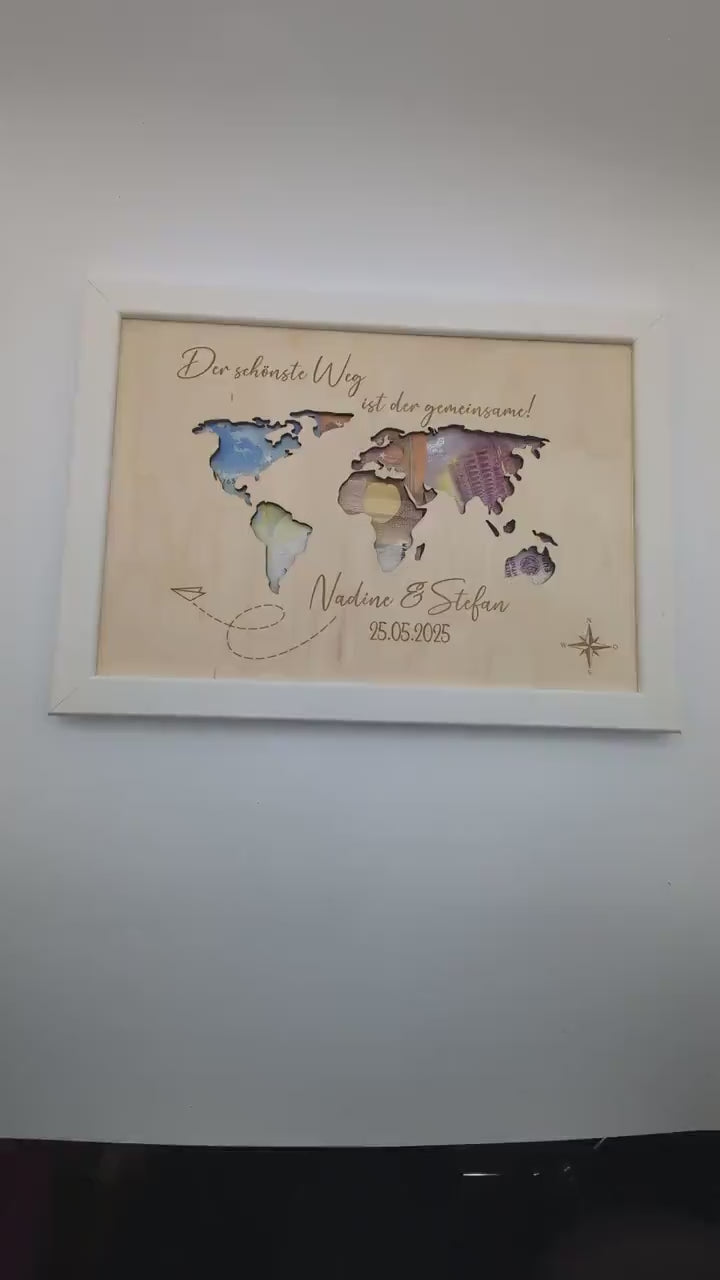 Geldgeschenk Weltkarte im Bilderrahmen, personalisierte Geschenkidee für das Brautpaar, Hochzeitsgeschenk aus Holz personalisiert