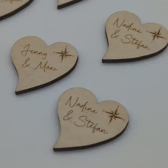 Personalisierte Streu Deko in Herzform – mit den Namen vom Brautpaar zur Hochzeit oder auch zum Geburtstag, Taufe, Konfirmation, Kommunion