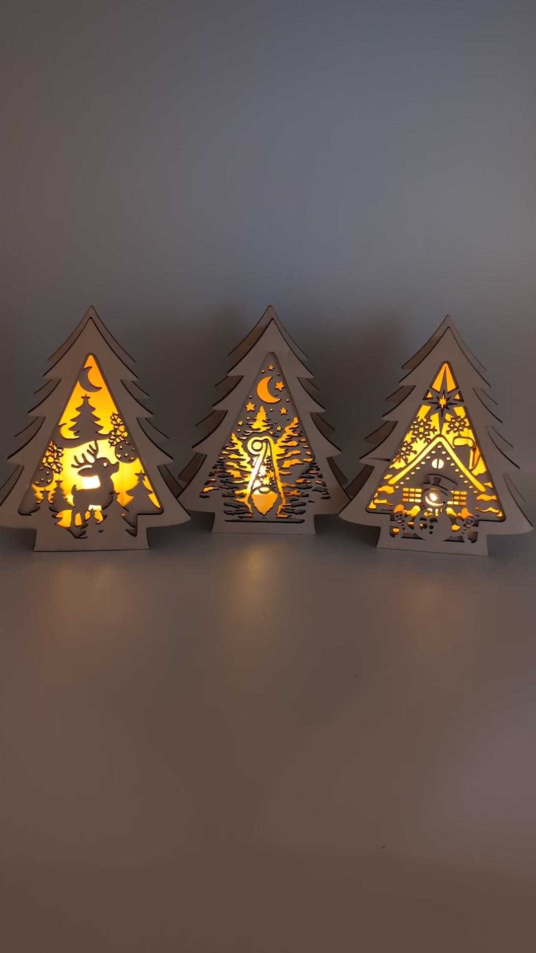 Dekorative Weihnachtsleuchte aus Holz in Tannenbaumform mit LED-Teelicht, gefertigt aus Birkensperrholz, stimmungsvolle 3D-Deko für Weihnachten mit verschiedenen Motiven.